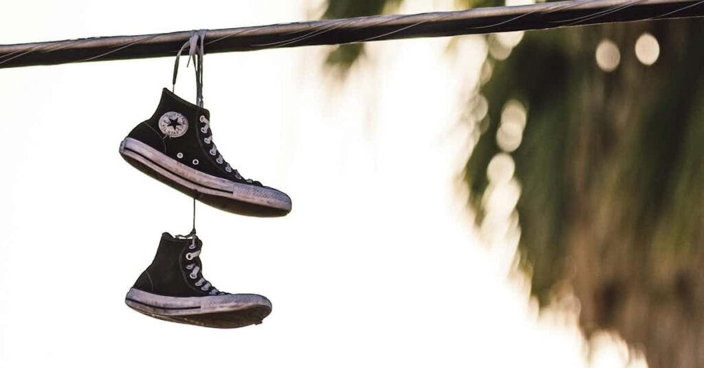 clean dirty sneakers