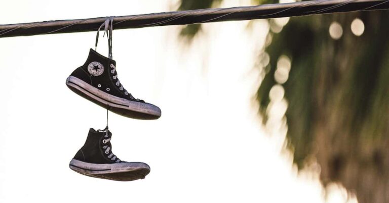 clean dirty sneakers
