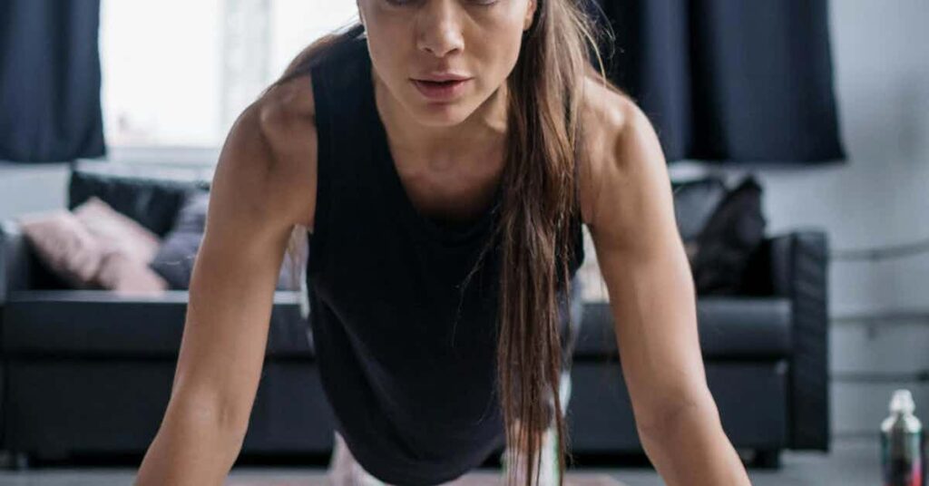 A women doing pushups